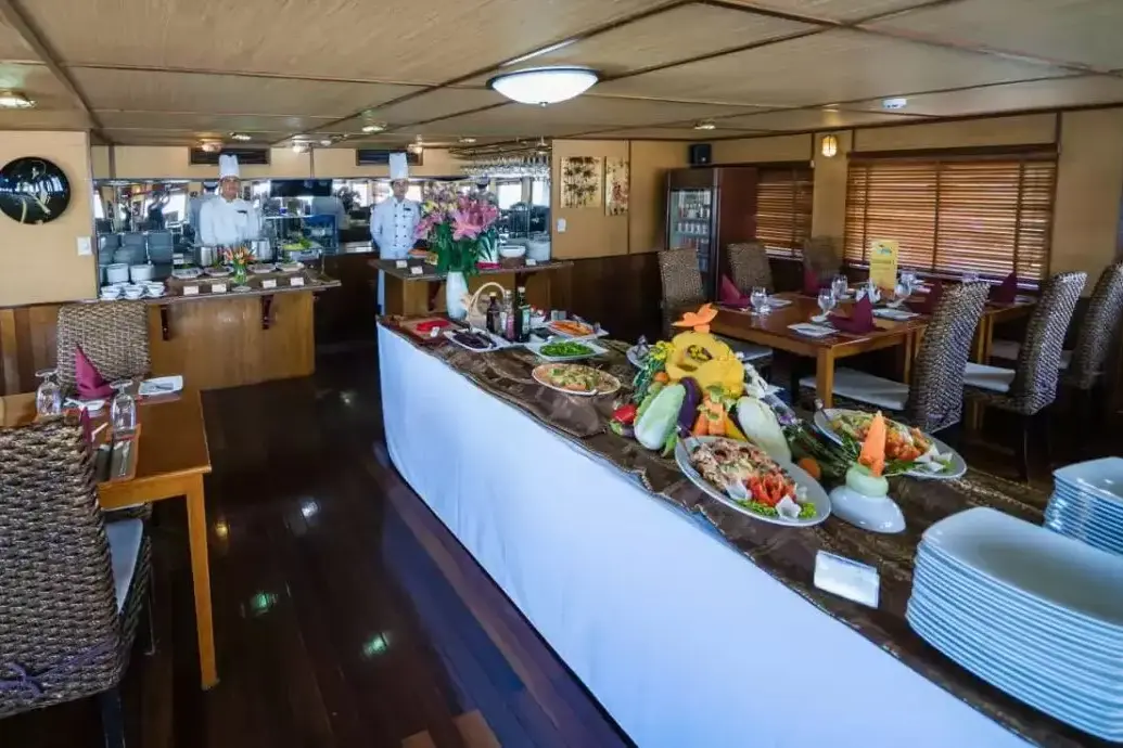 RV Indochine restaurant 1  CroisiEurope.webp
