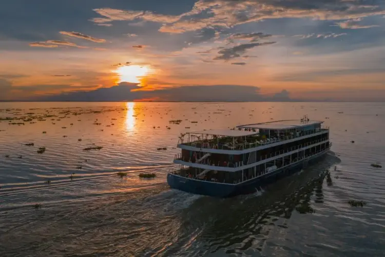 RV Indochine II 15 ship.webp