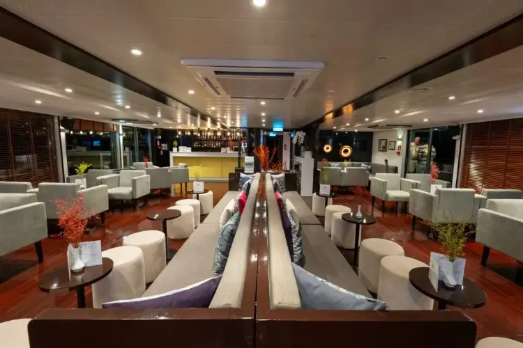 RV Indochine II 3 Salon.webp