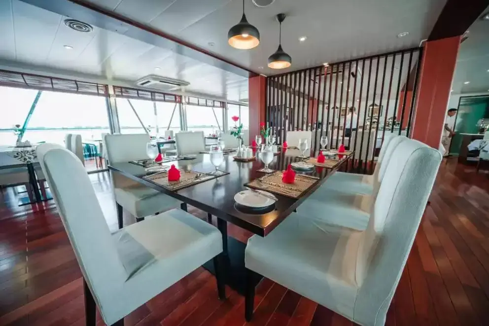 RV Indochine II 8 Restaurant.webp