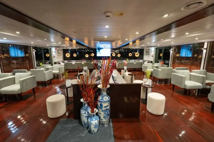 RV Indochine II 9 Salon.webp