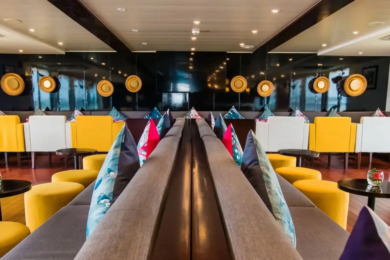 RV Indochine II 5 Salon.webp