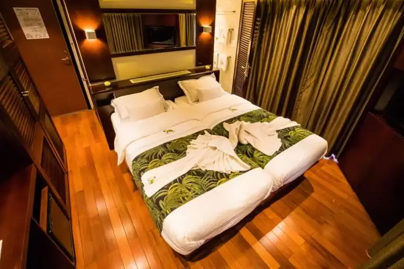 RV Indochine II 12 cabin.webp
