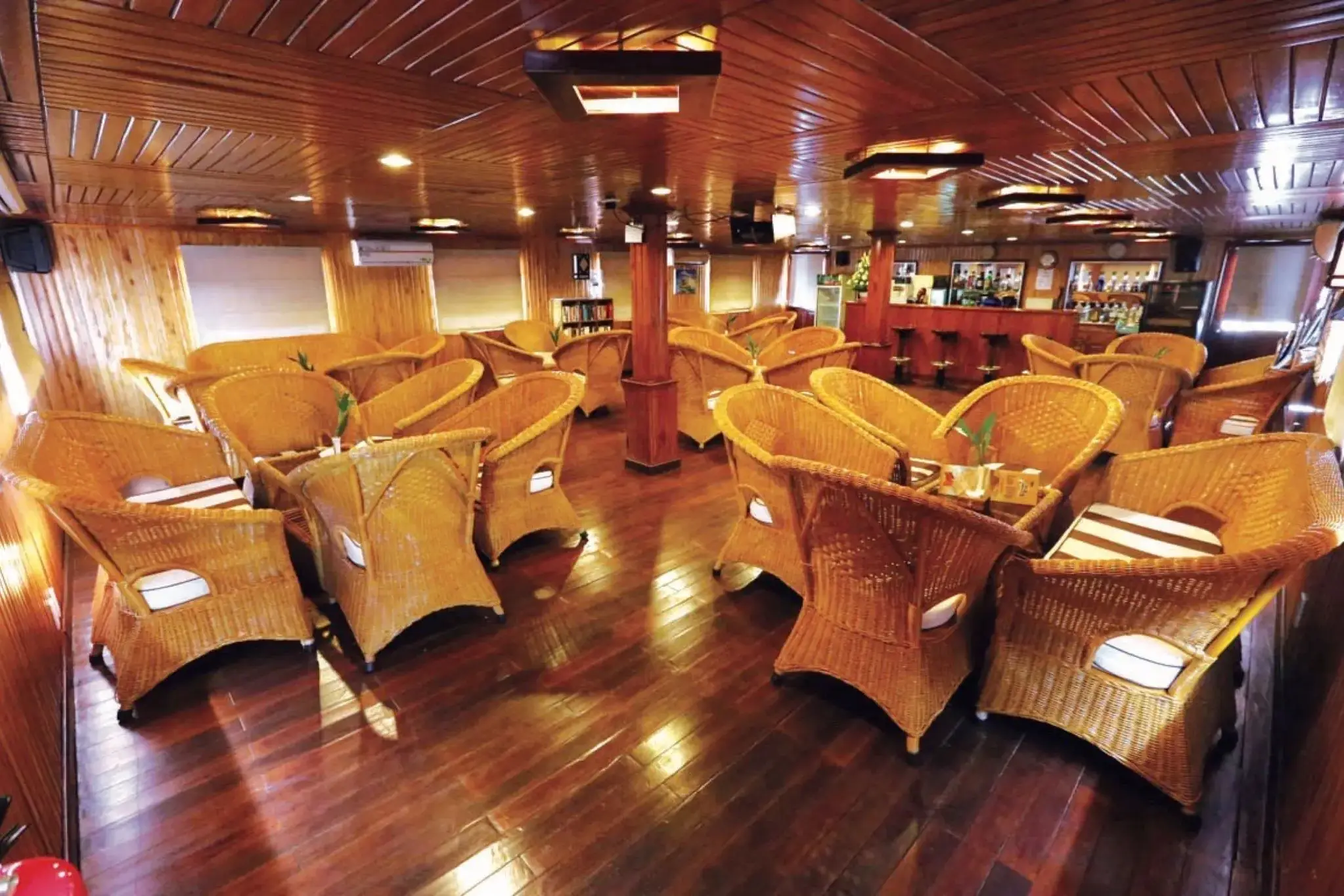CroisiEurope Lan Diep Lounge.webp