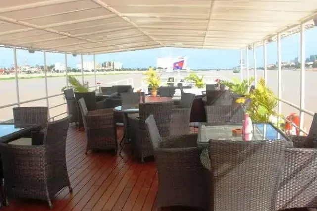 rv_toum-tiou-I-bar 2.webp