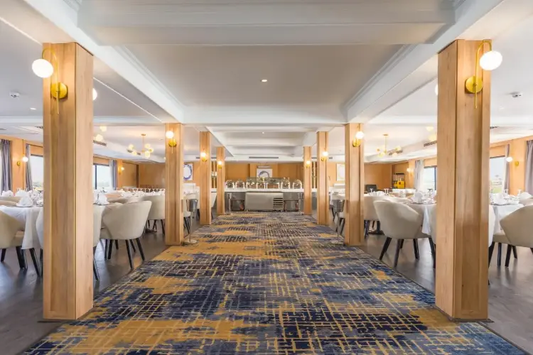 CroisiEurope RV Star of Luxor restaurant 3.webp