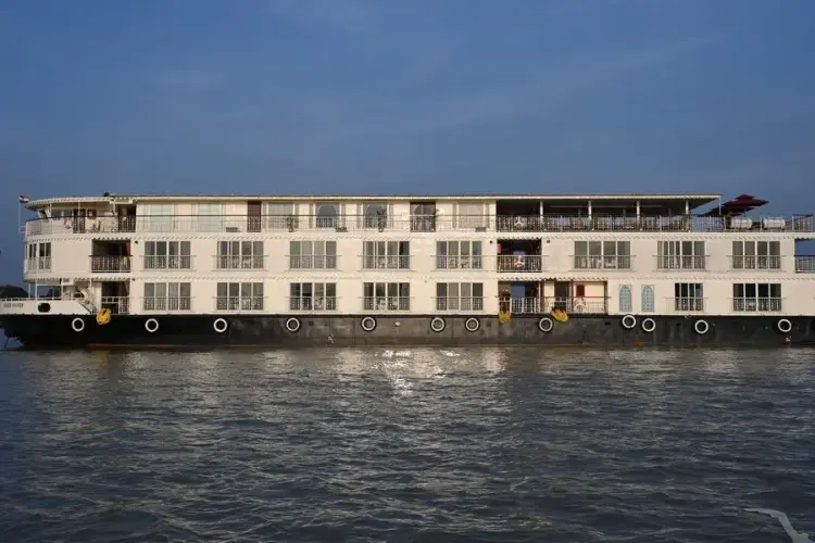 rv_ganges_voyager_ship_2.webp