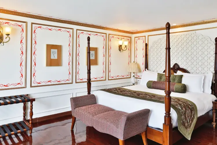 RV Ganges Voyager Maharaja Suite ©CroisiEurope 3.webp