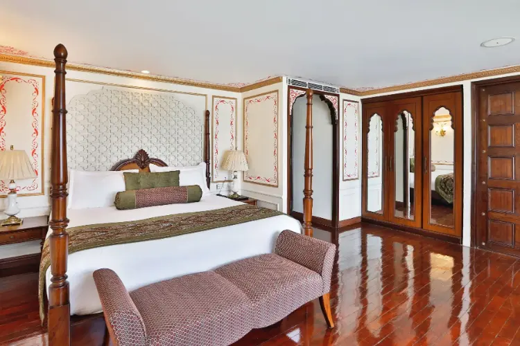 RV Ganges Voyager Maharaja Suite ©CroisiEurope 4.webp