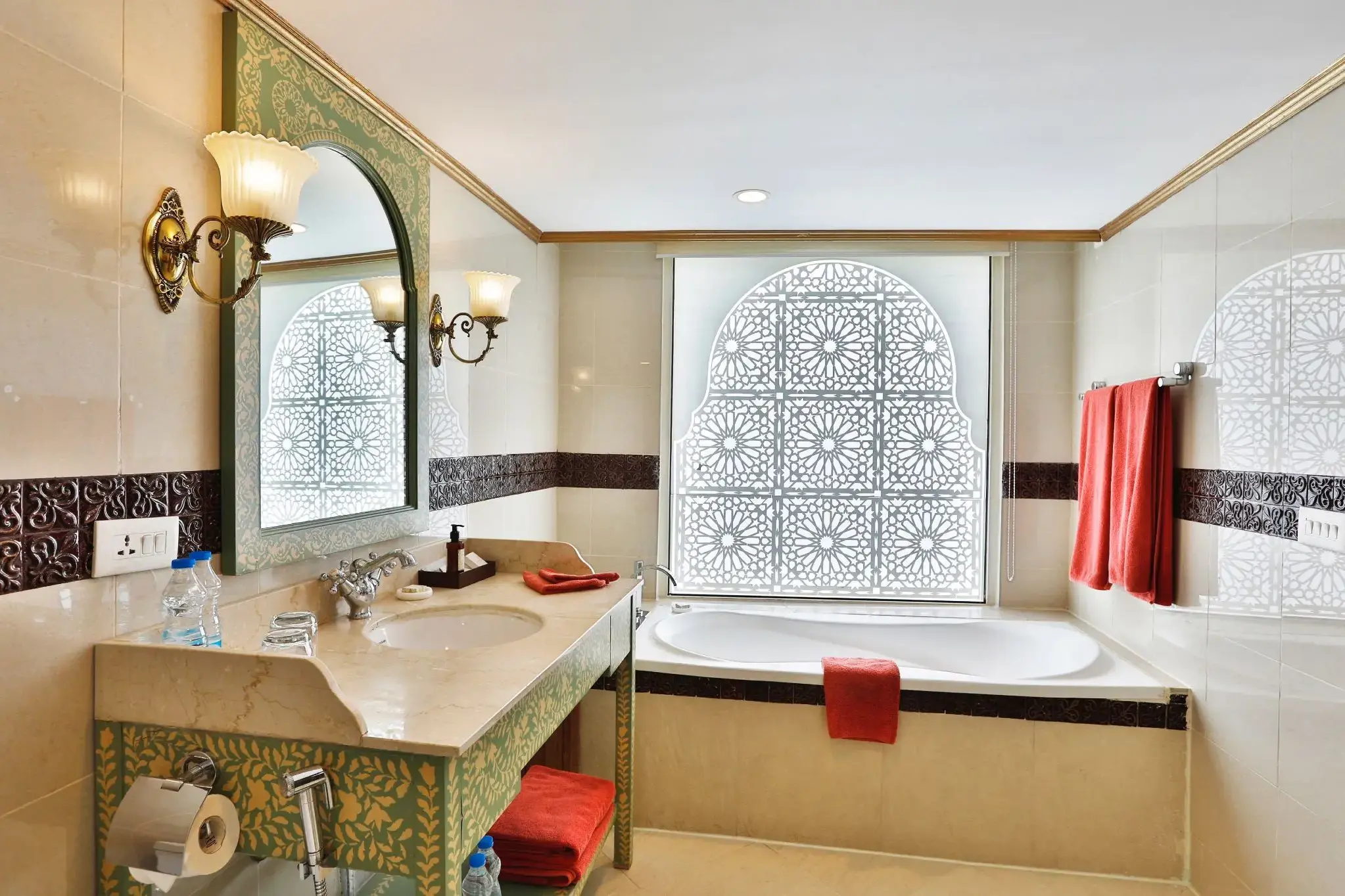 RV Ganges Voyager Maharaja Suite ©CroisiEurope 0.webp