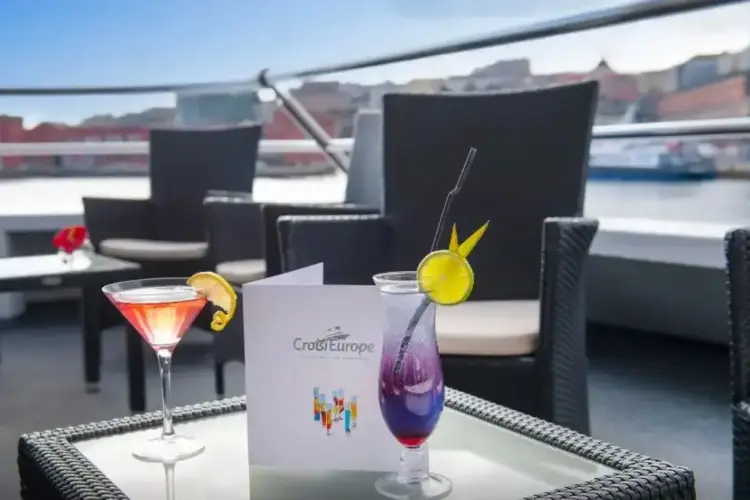 MV La Belle de l'Adriatique bar 1.webp