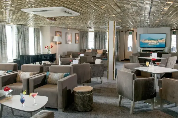 MV La Belle de l'Adriatique bar.webp