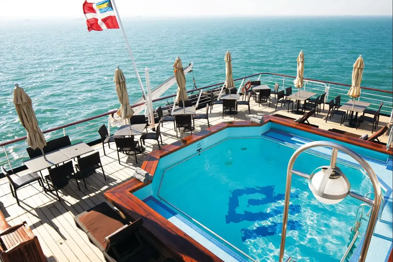 piscine02-la-belle-des-oceans-thailande-malaisie-croisieurope-david-hancock-317382©David Hancock-1.webp