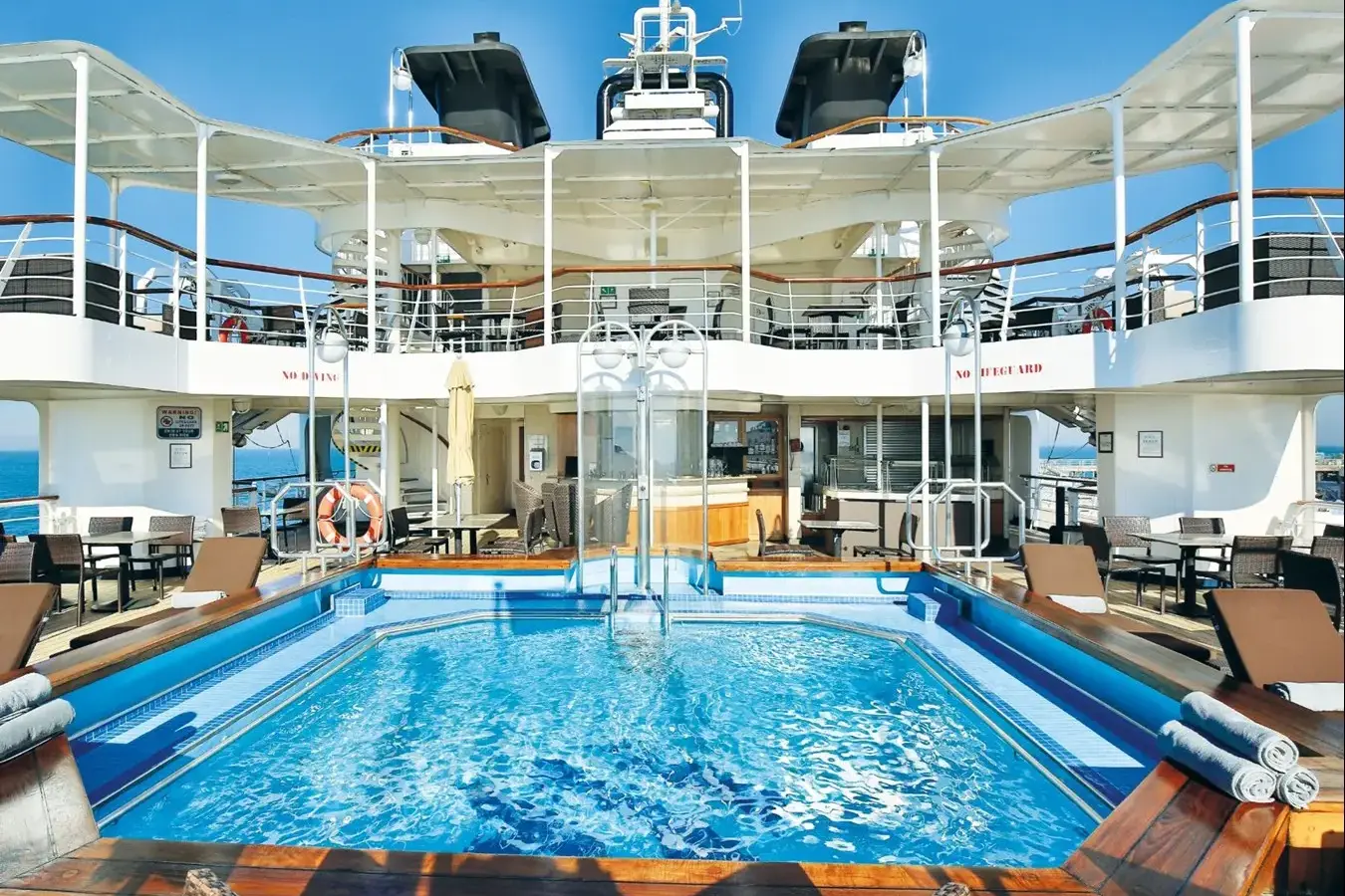 piscine03-la-belle-des-oceans-thailande-malaisie-croisieurope-david-hancock-317394©David Hancock-1.webp