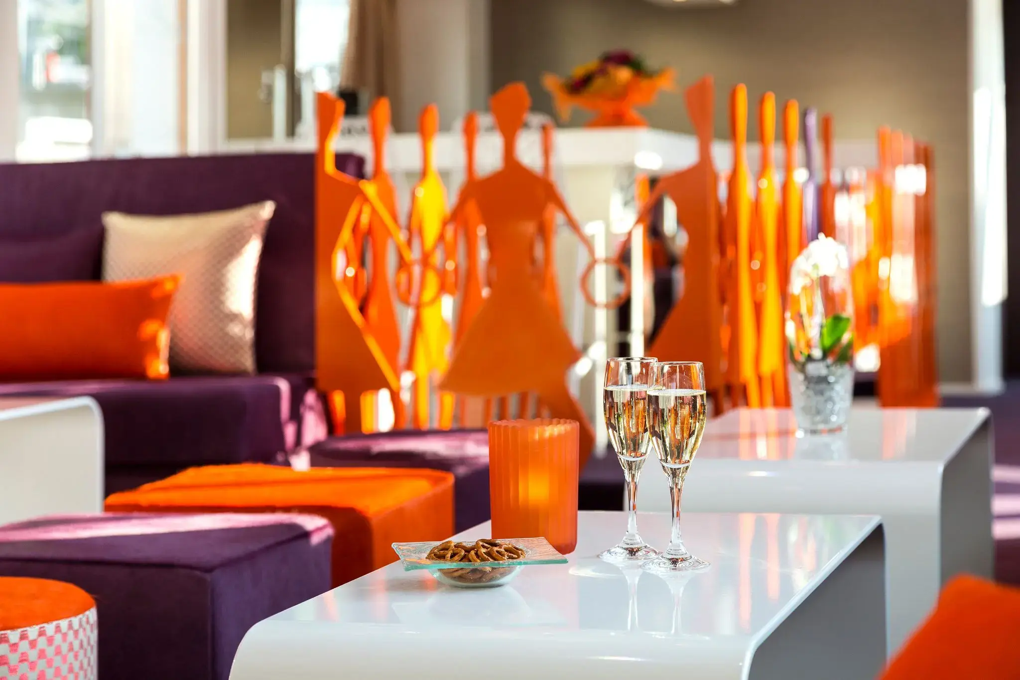 CroisiEurope_MS_Raymonde_Interior_Lounge_Bar_1.webp