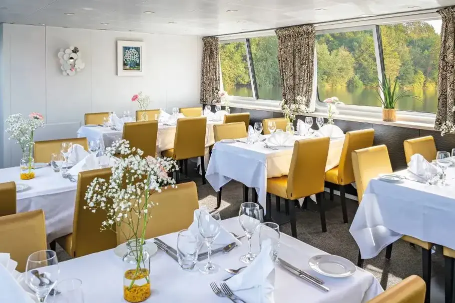 MS MADELEINE restaurant 2.webp