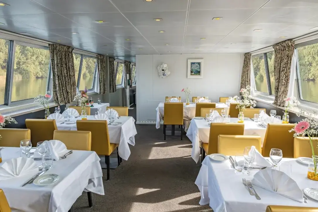 MS MADELEINE restaurant 1.webp
