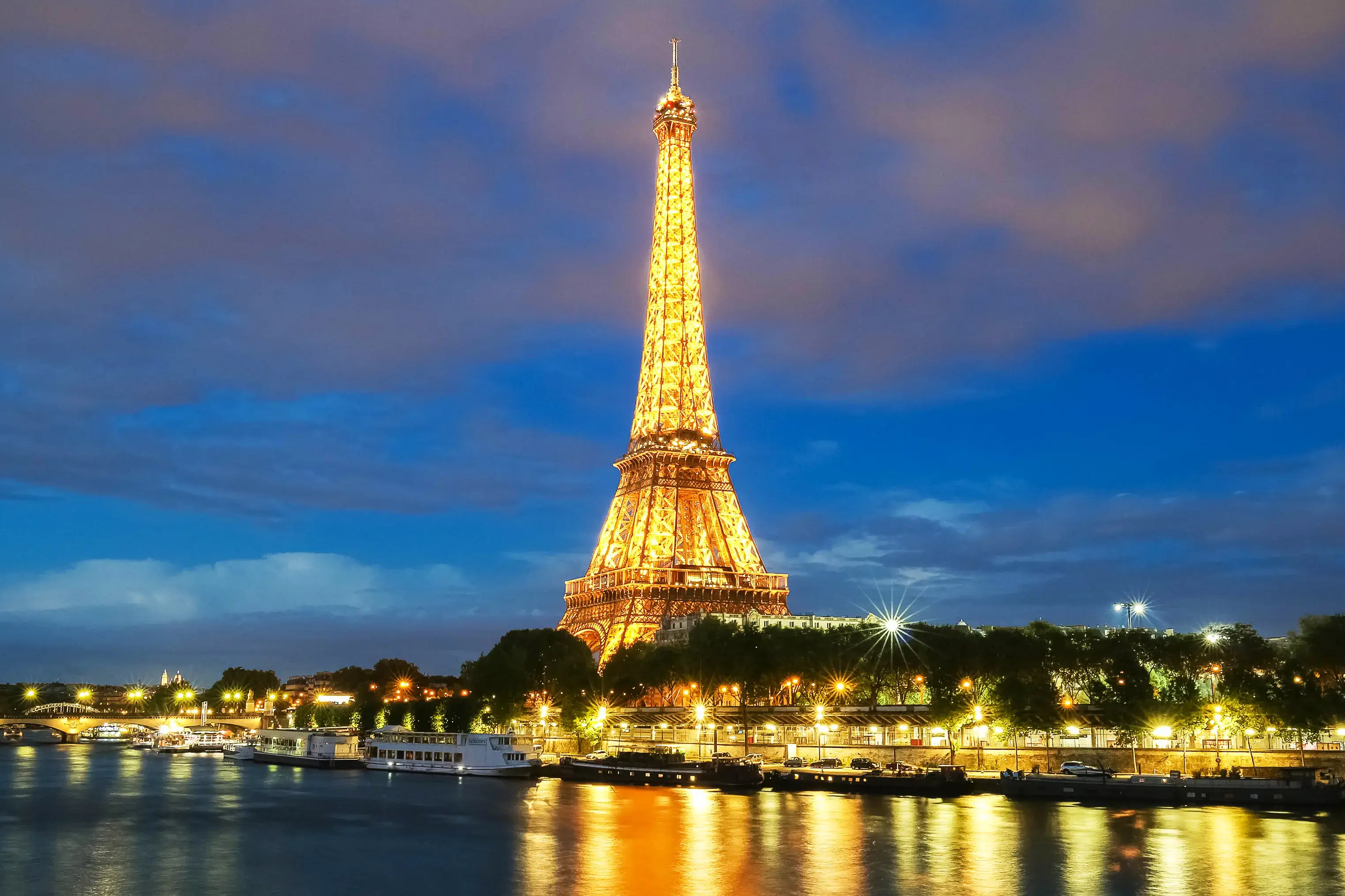 paris-silvester-adobestock-365055889-editorial-use-only.webp