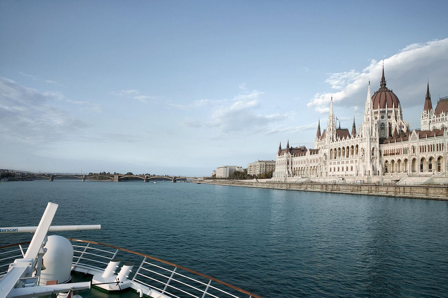 DO_DLX_BUDAPEST_PARLAMENT_02_39L.jpg