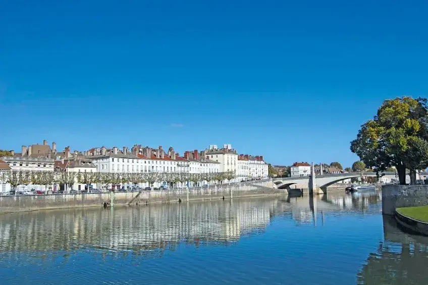 canaux-bourgogne-chalon-sur-saone-tdmuldoon-shutterstock