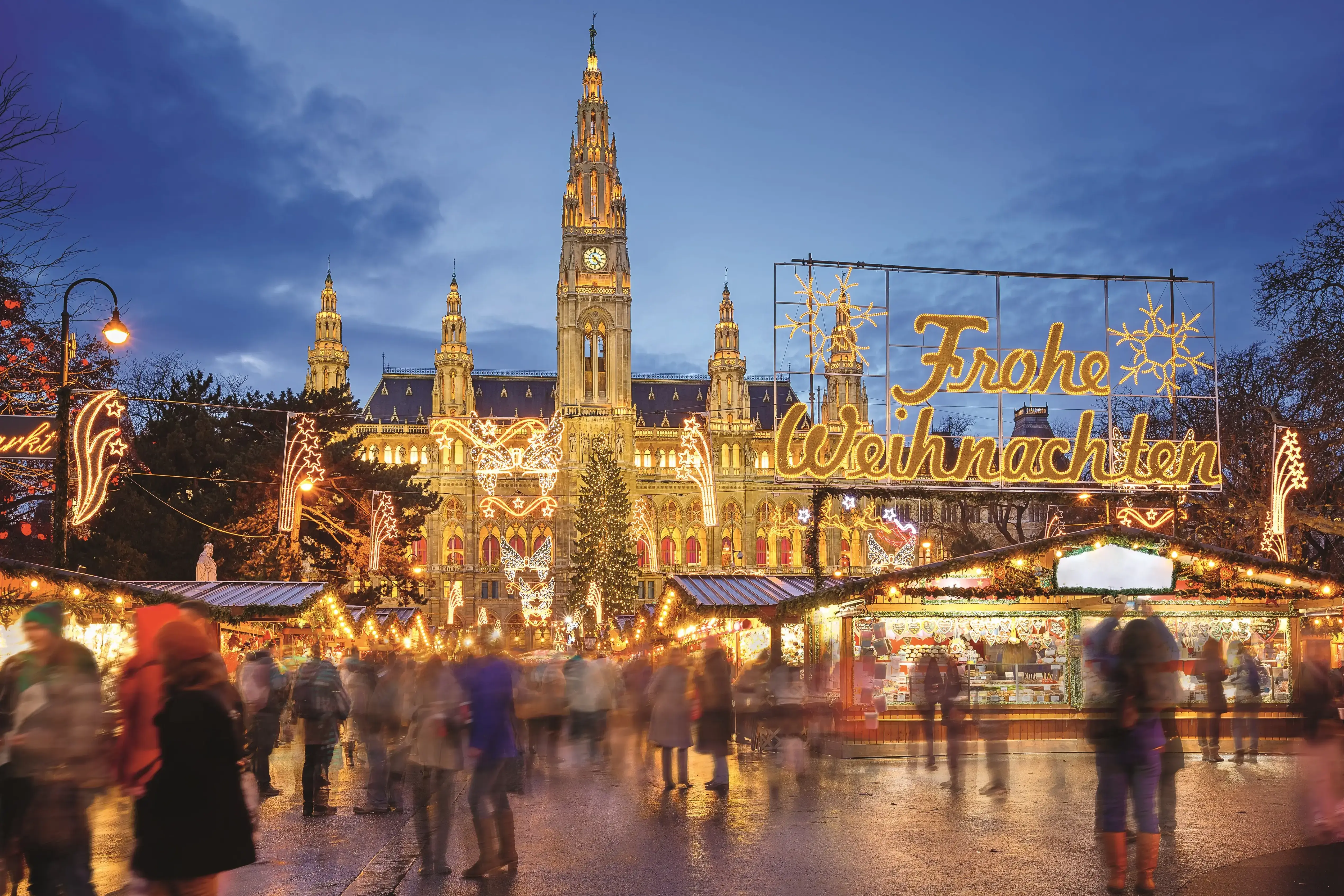 Lueftner_Cruises_Amadeus_Danube_Winter_Austria_Vienna_City_Hall__c_LU229279996__1_.webp