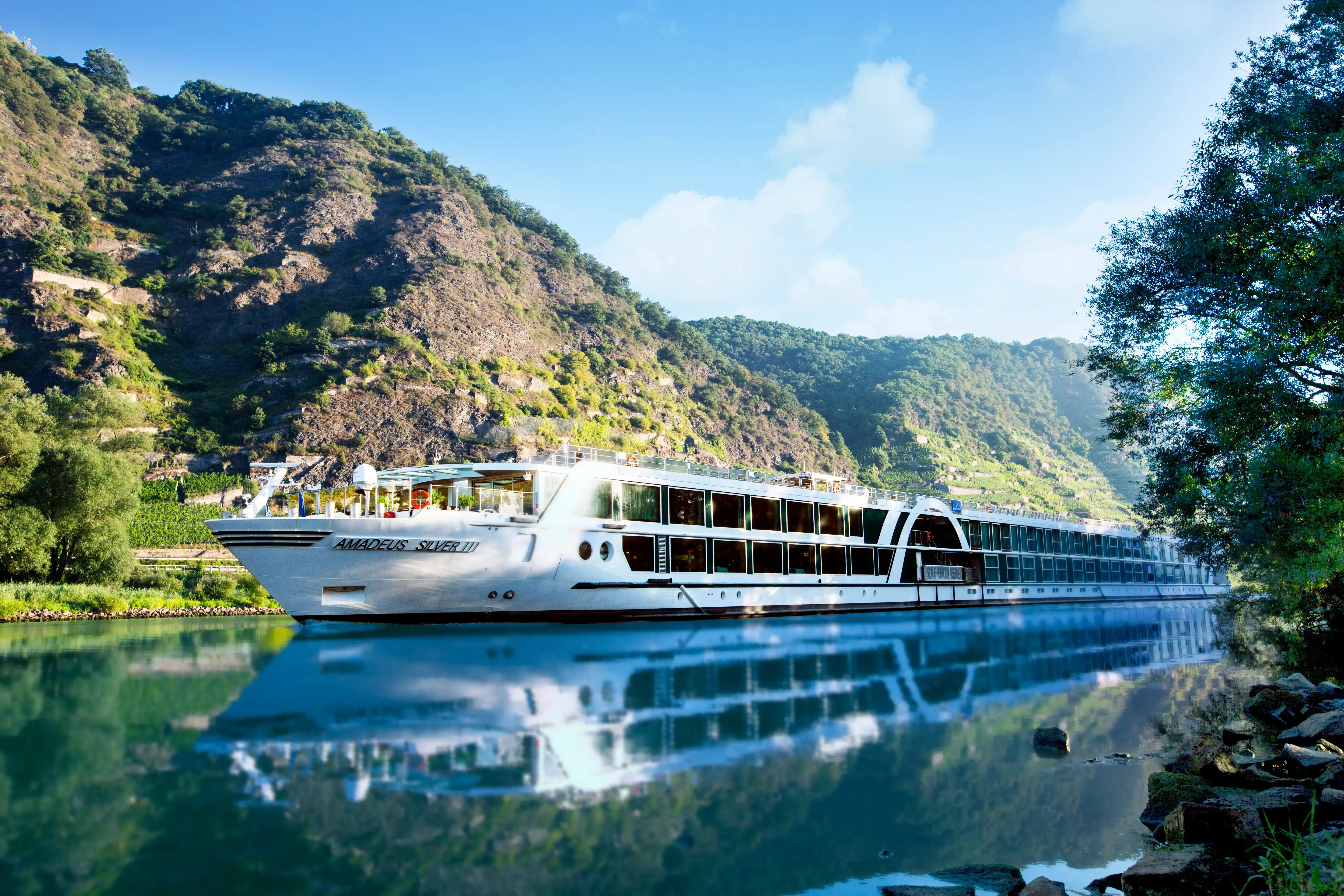 Lueftner_Cruises_AMADEUS_Silver_III_outside_view_Rhine.webp