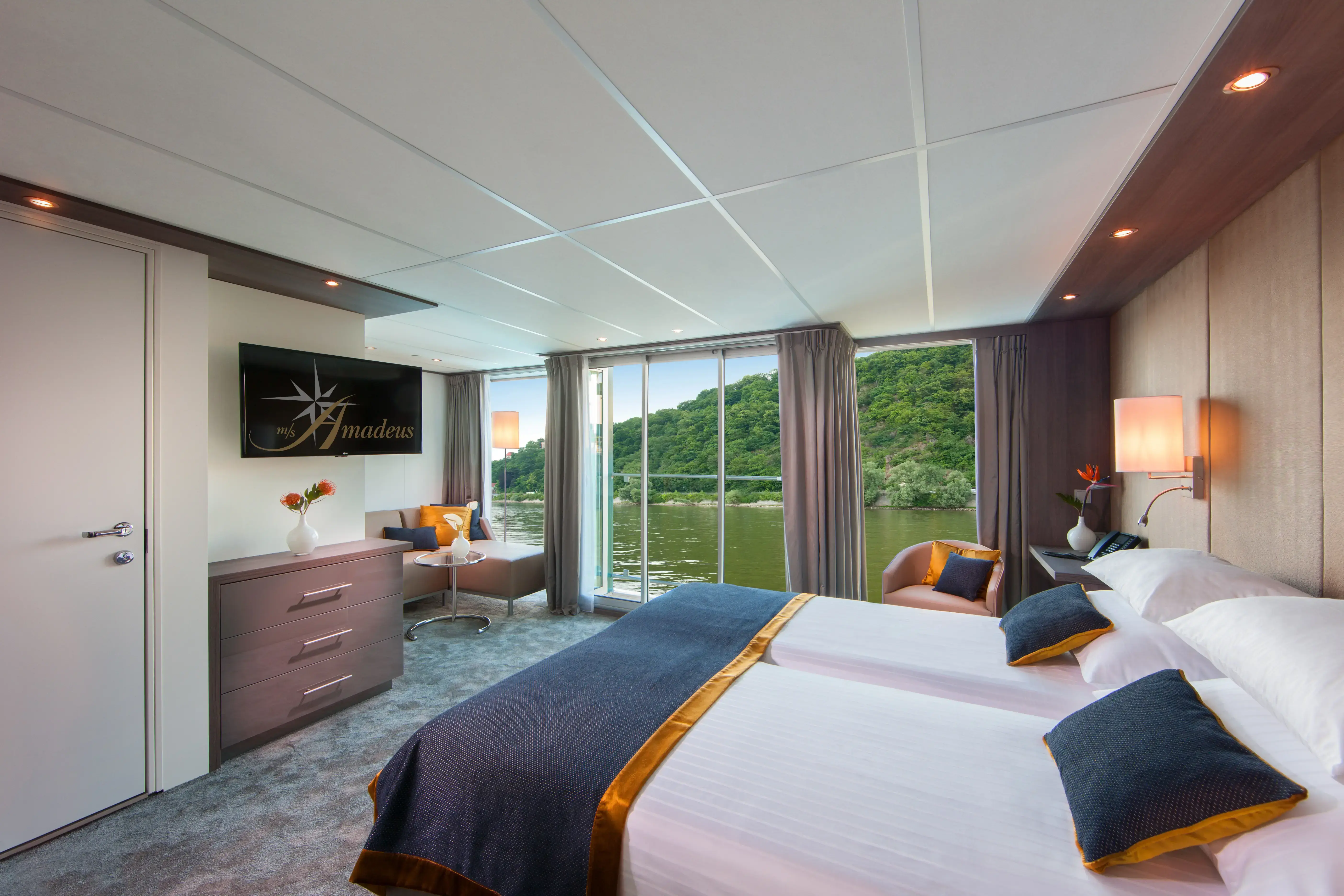 Lueftner_Cruises_AMADEUS_Silver_III_Suite.webp