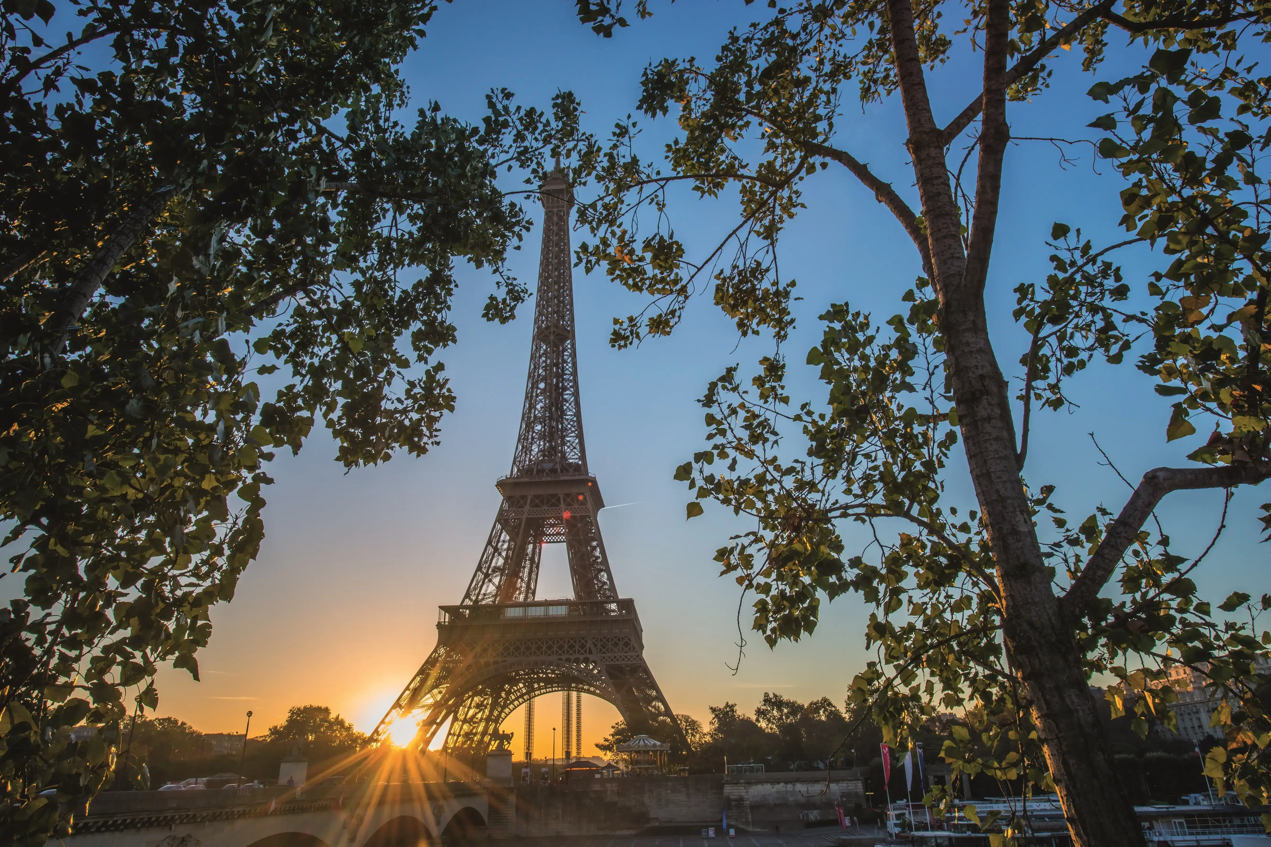 Lueftner_Cruises_Amadeus_France_Seine_Paris_Eiffel_Tower__c_LU168082019.webp