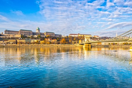 hongrie-danube-budapest-croisieurope-vignette-bus-shutterstock