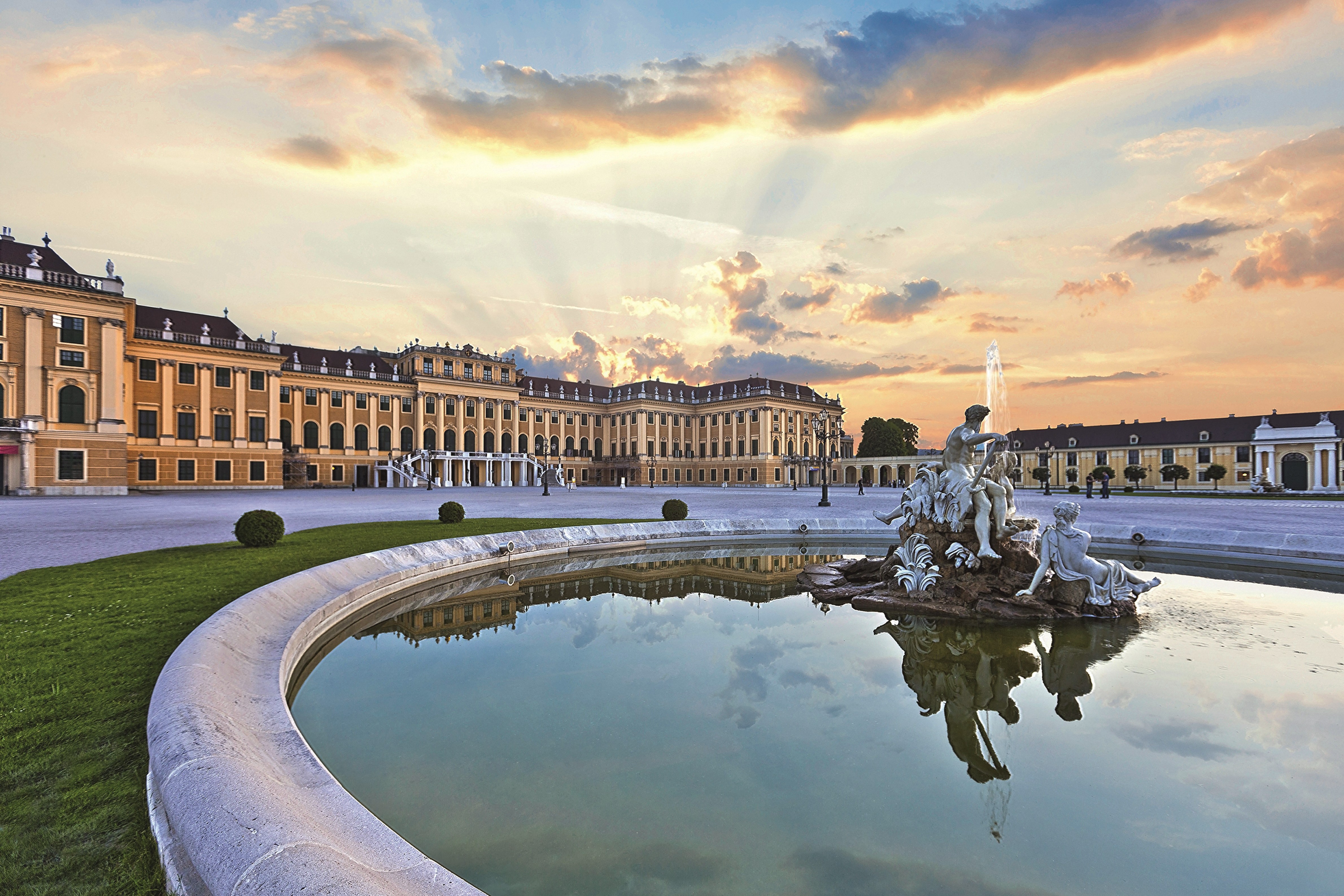 Lueftner_Cruises_Amadeus_Danube_Austria_Vienna_Schoenbrunn_Palace__c_LU266151347_ret.jpg